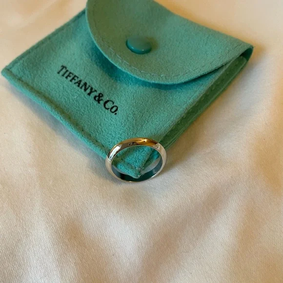 Tiffany&Co. Platinum Tiffany Wedding Band - Picture 6 of 11